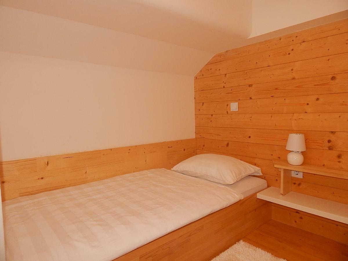 Studio Apartman Lakasa Rakovica Eksteriør billede